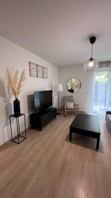 Appartement A Fleury-Merogis Proche De Paris Exterior photo
